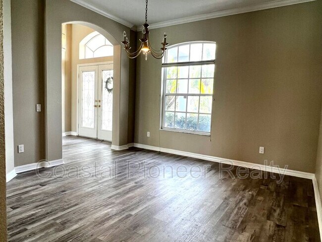 Building Photo - 423 Lakewood Dr