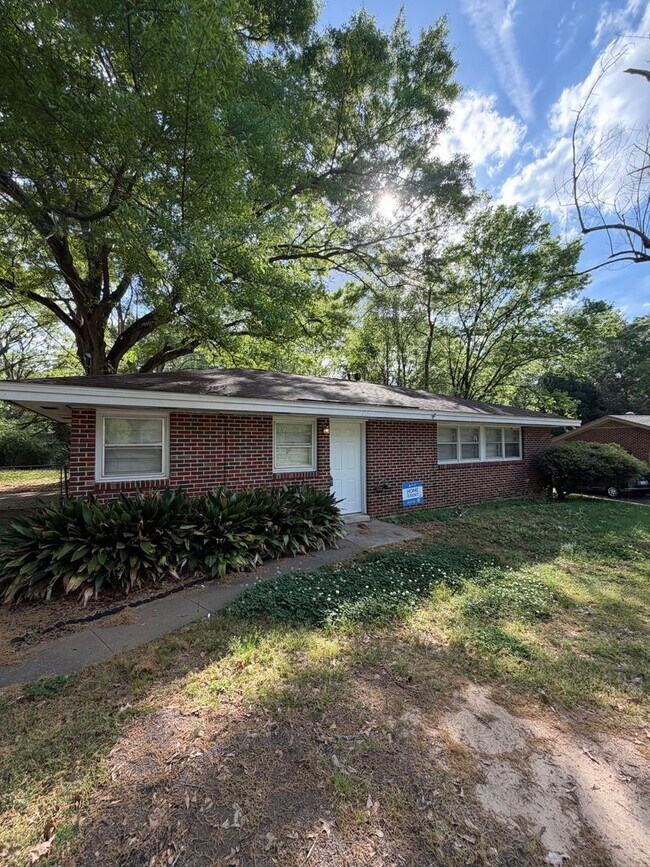 Foto del edificio - 1156 Lombard Dr