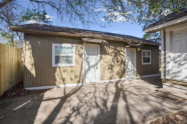 Building Photo - 8209 Bangle St