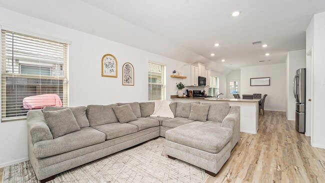 Building Photo - 18519 Summit Ranch Dr