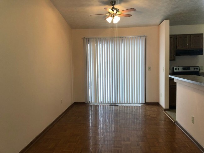 Building Photo - Large Home Great For Entertaining!