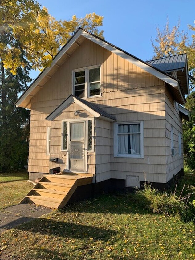 1111 Ave F Unit Upper, Cloquet, MN 55720 Room for Rent in Cloquet, MN