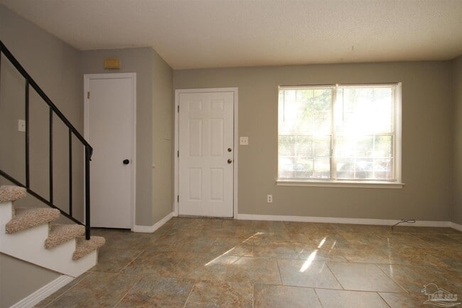 Building Photo - 416 Waycross Ave
