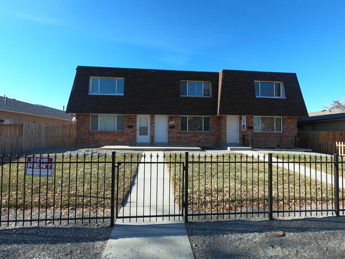 1967 Oswego St, Aurora, CO 80010 Townhome Rentals in Aurora CO