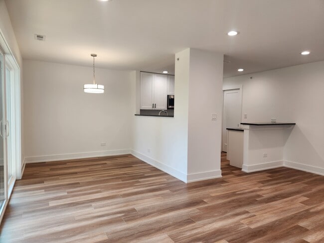 Foto del edificio - 915 S Ct of Shorewood