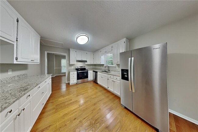 Building Photo - 6627 Windwood Cir
