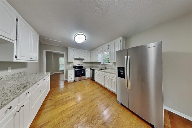 Foto del edificio - 6627 Windwood Cir