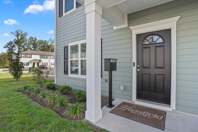 Building Photo - Modern 3/3 Condos with Private Baths & Lux...