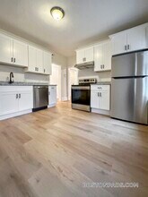 Building Photo - 55 Hollander St