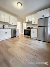 Building Photo - 55 Hollander St