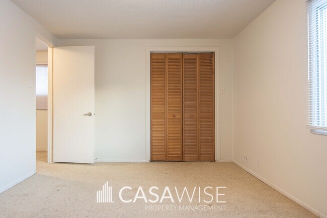 Building Photo - 10147-10145 145 St NW