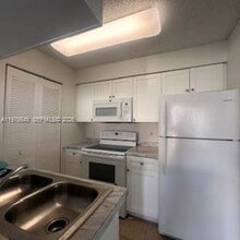 Building Photo - 1229 SW 46th Ave