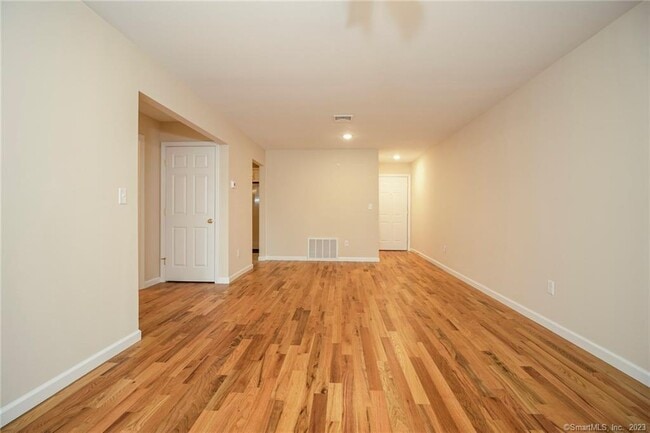 Foto del edificio - 685 Success Ave