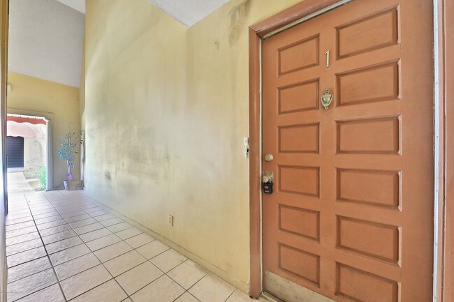 Building Photo - 3906 Mission Dr