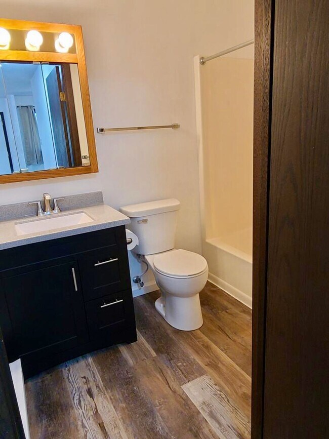 Foto del edificio - 650 Valley Dr