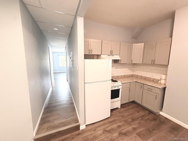 Building Photo - 223 Scherer Blvd