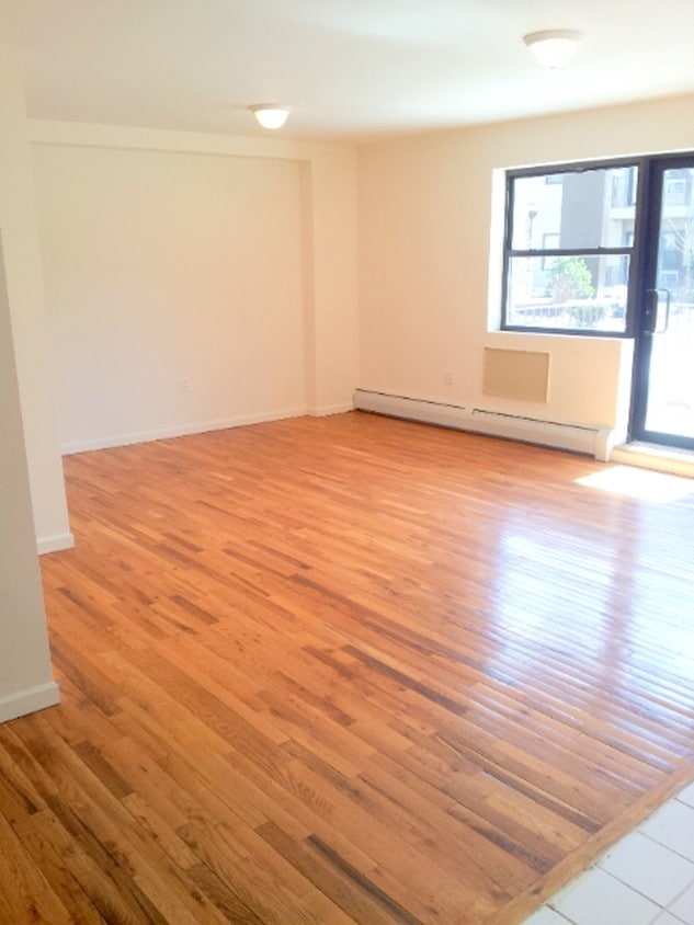 Primary Photo - 44 Hilton Ave
