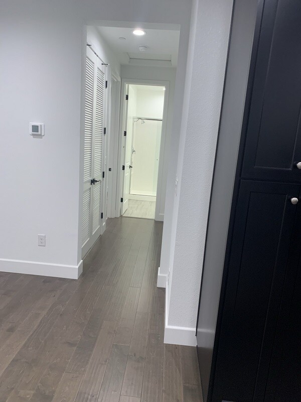 Building Photo - 1086 S Cress Ct