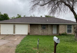 Building Photo - 1208 Preswick Cir