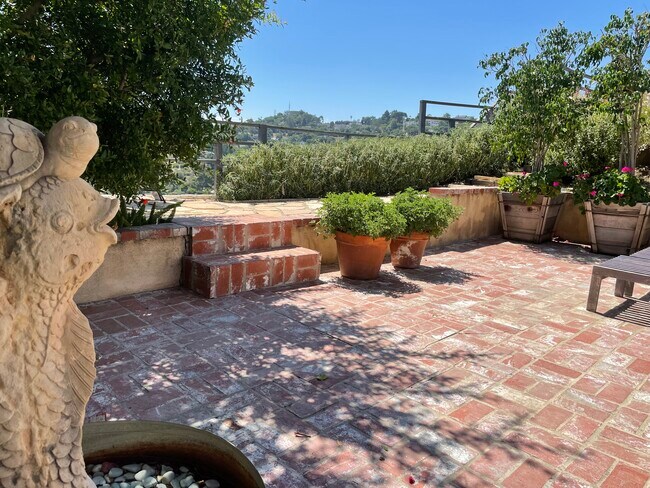 Foto del edificio - 3648 Beverly Ridge Dr
