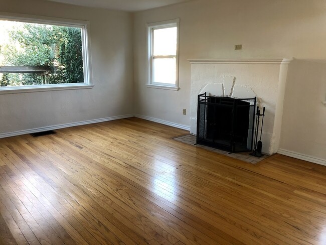 Building Photo - Updated 3 bedroom Whittier Heights Home Wa...