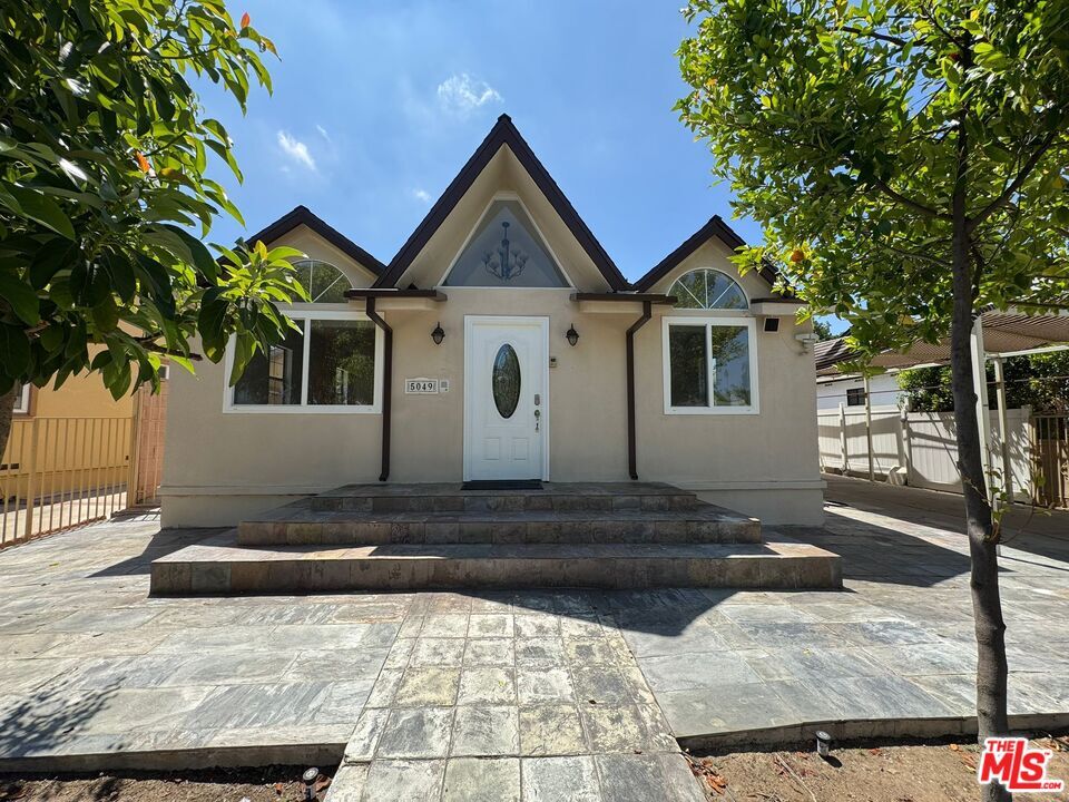 Foto principal - 5049 Hesperia Ave