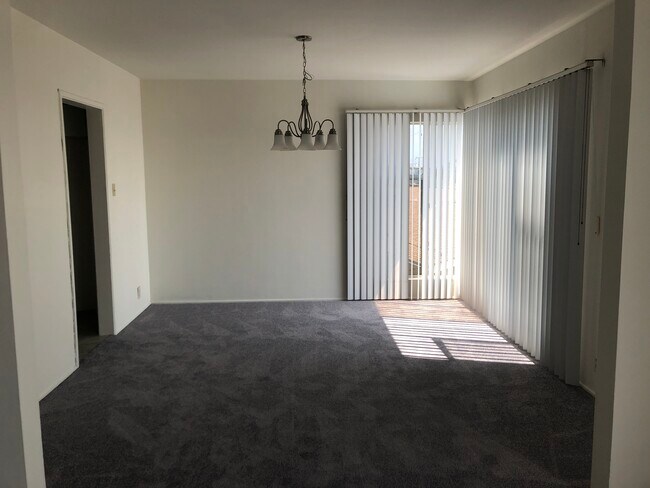 Dining room - 300 Mockingbird Ln
