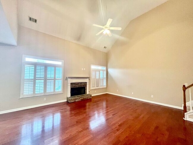 Building Photo - 1057 Middlebrooke Dr