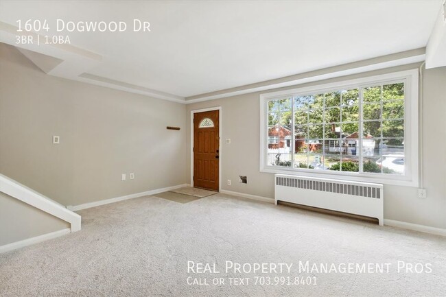 Building Photo - RARLEY AVAILABLE 2 LEVEL 2 BEDROOM HOME - ...
