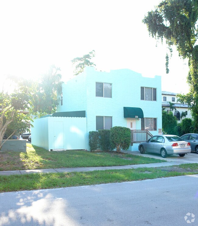 Building Photo - 110 NE 16th Ter