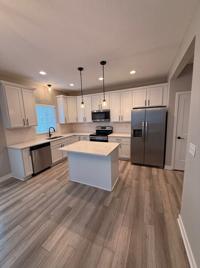 Building Photo - Spacious 4-Bedroom Home with 2-Car Garage & Yard