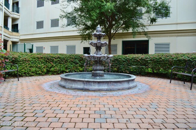 Foto del edificio - 1661 Riverside Ave