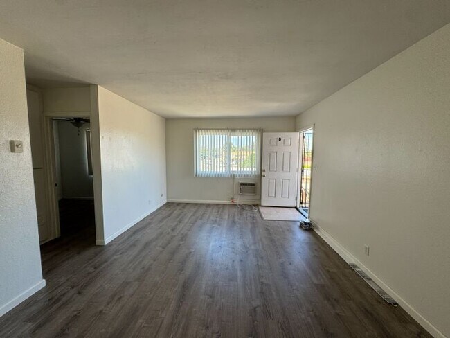 Foto del edificio - 12608 Julian Ave