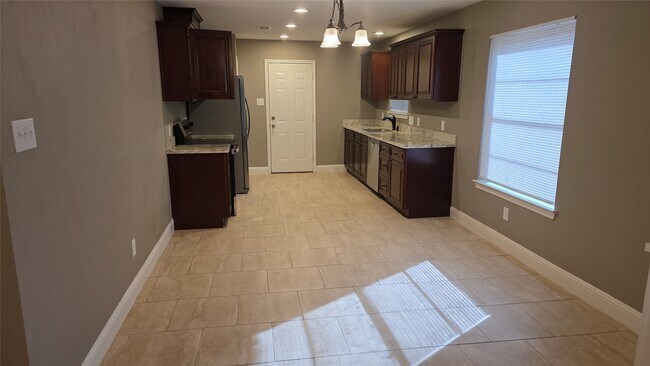 Foto del edificio - 3210 Bishopton St