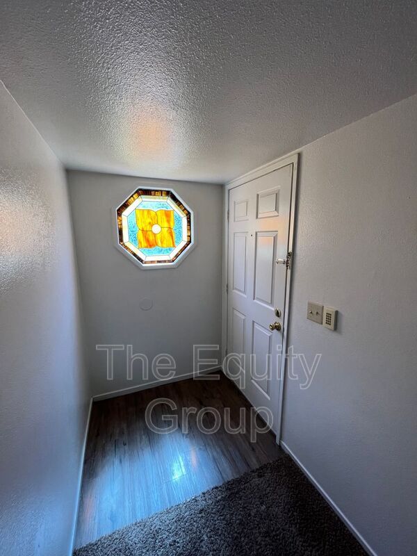 Foto del edificio - 4224 W Cypress Ave