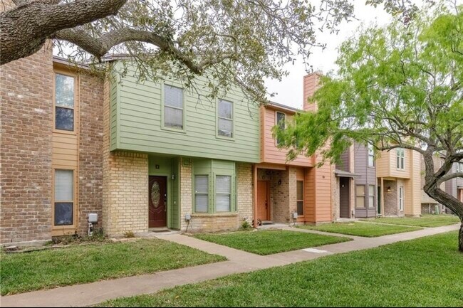 Building Photo - 2713 Saint Joseph St