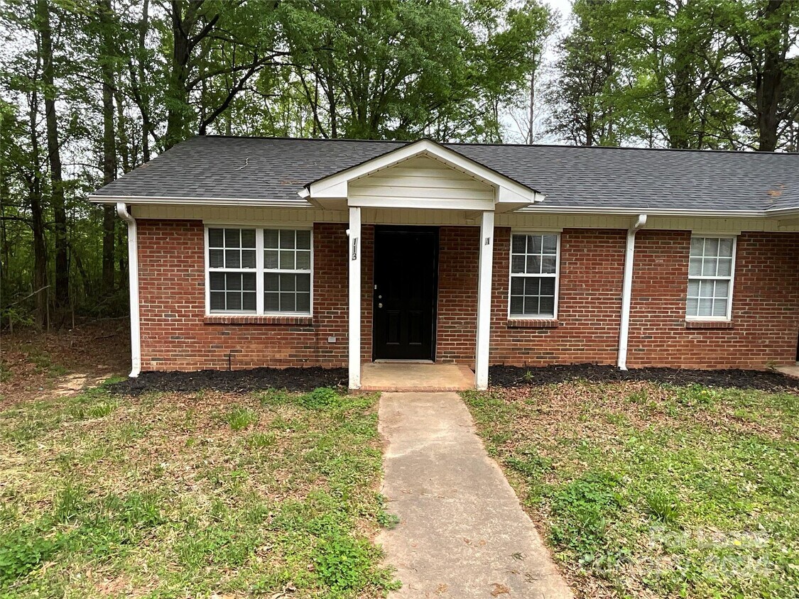 113 Ridge Ave Unit A, Cherryville, NC 28021 Room for Rent in