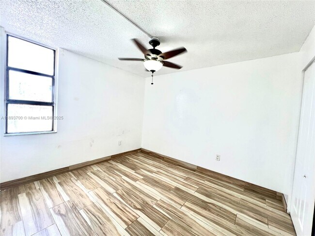 Foto del edificio - 8185 NW 7th St