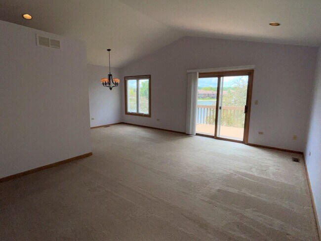 Building Photo - 8808 Clearview Dr