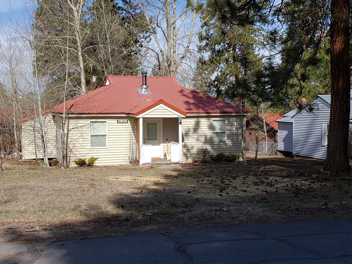Primary Photo - 138124 Hillcrest St