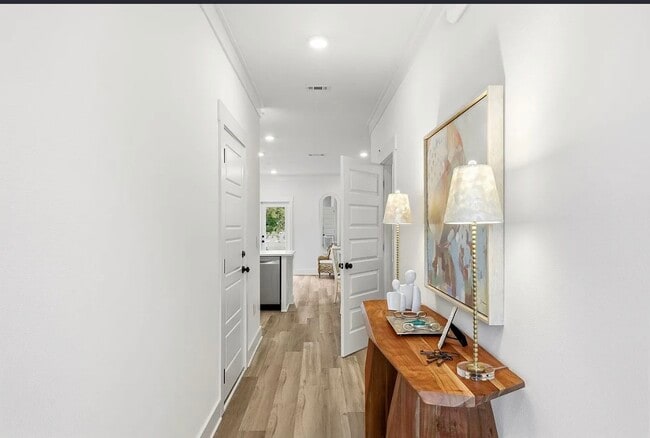 Building Photo - 105 Foxtail Wy