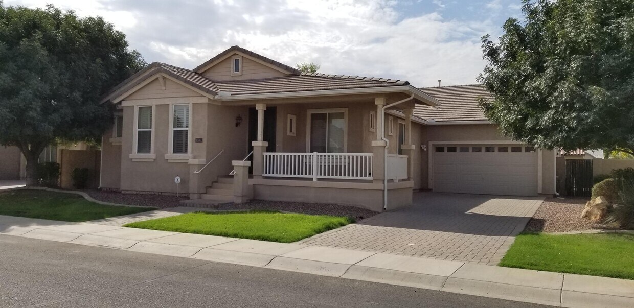 Foto principal - 1527 E Aquarius Pl