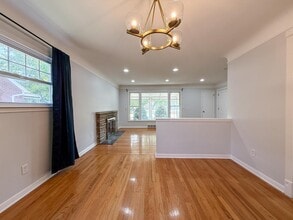 Building Photo - 2082 Vernier Rd
