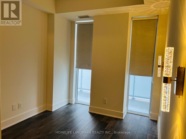 Building Photo - 188 Fairview Mall Dr