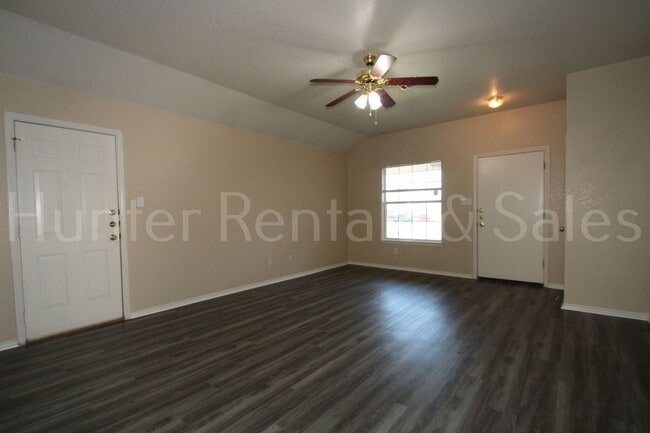 Foto del edificio - Spacious Duplex!