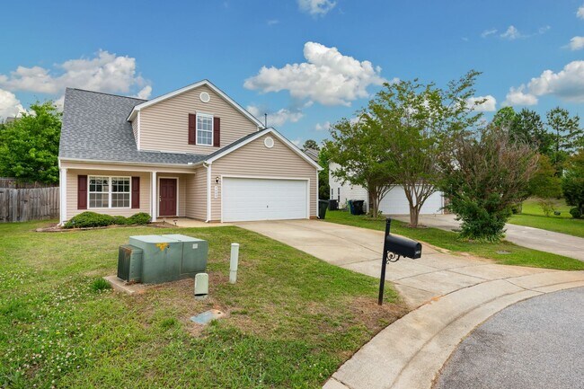 Foto del edificio - Beautiful 3BR Home with Fenced in Yard & 2-Car Garage in Raleigh