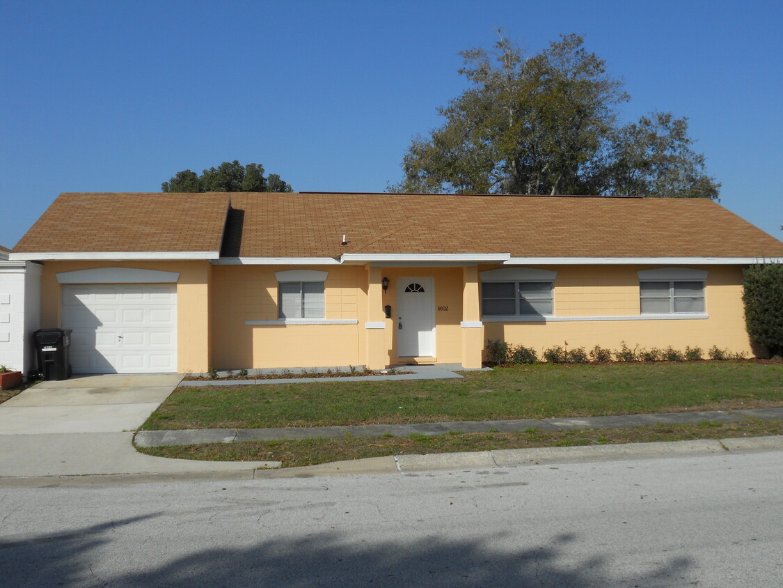 Foto principal - Beautiful 3bed/2bath home for rent located...