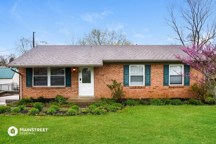 Primary Photo - 1303 WOODCREEK DR, LA GRANGE, KY 40031