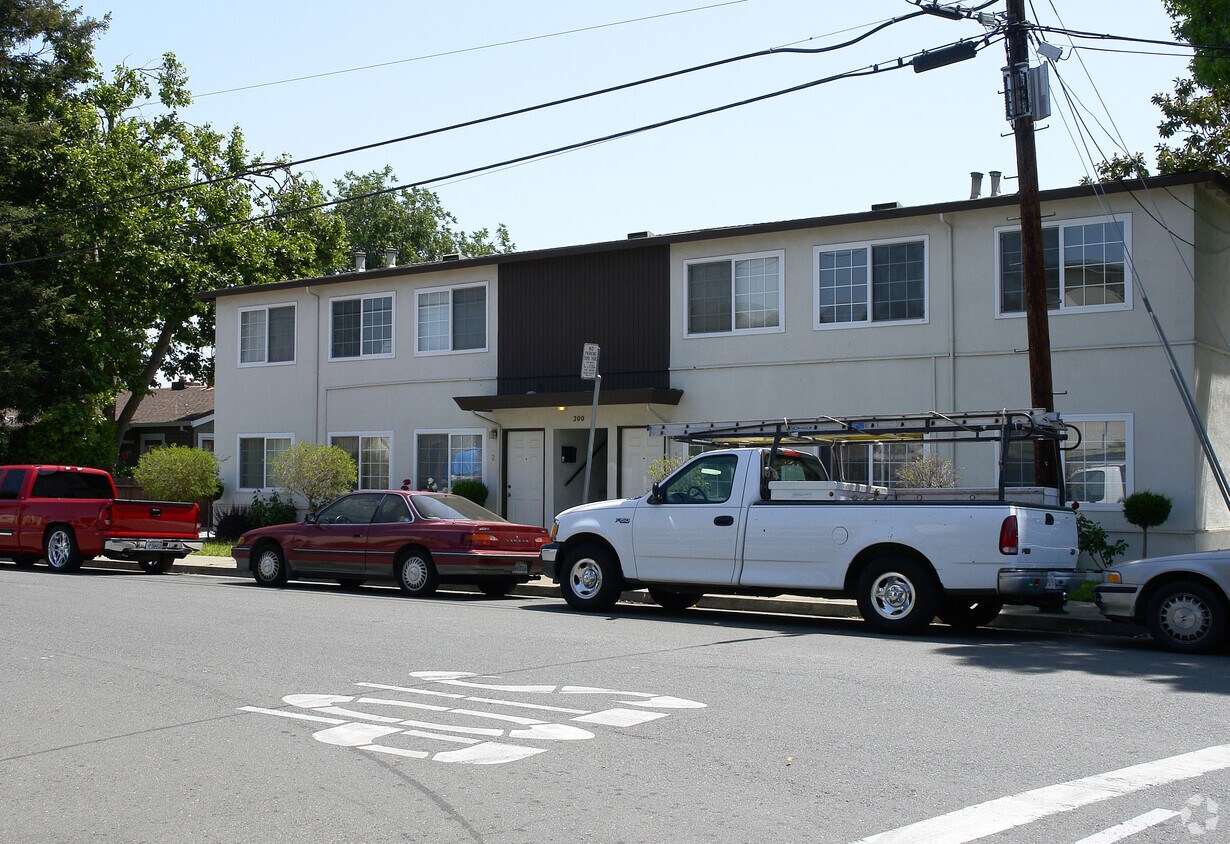 Building Photo - 200 4th Ave