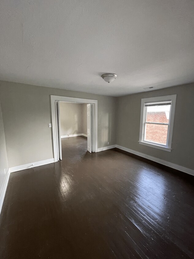 Foto principal - 299 N State St